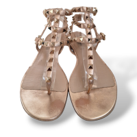 Rasteira Valentino Rockstud Rose Metalizada - 34