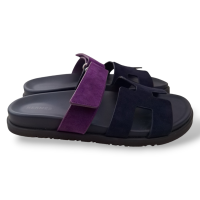 Sandália Hermès Chypre em Suede Marine/Violet Majorette-37