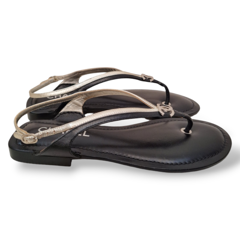Rasteira Chanel Preta com Debrun Prata - 36 Rasteira Chanel Preta com Debrun Prata - 36