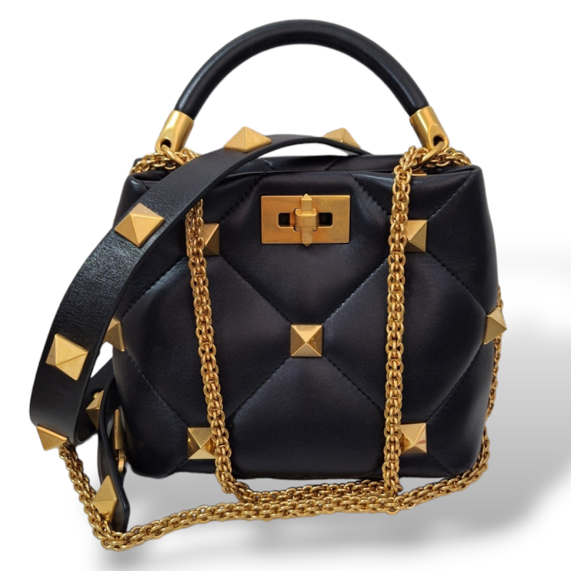 Bolsa Valentino Roman Stud The Handle Preta com Dourado Bolsa Valentino Roman Stud The Handle Preta com Dourado