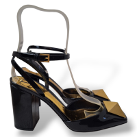 Sapato Valentino One Stud Preto em Verniz-37