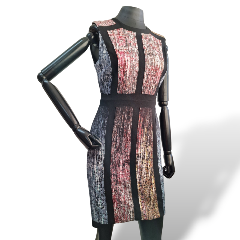Vestido BCBG Max Azria Estampado com Fundo Preto - 36 Vestido BCBG Max Azria Estampado com Fundo Preto - 36