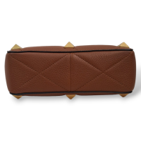 Bolsa Valentino Roman Stud Caramelo