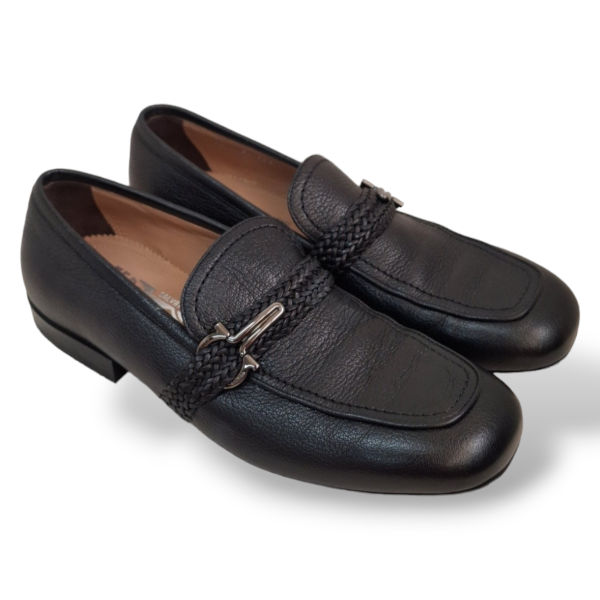 Sapato Salvatore Ferragamo Preto com Fivela e Tressê - 39