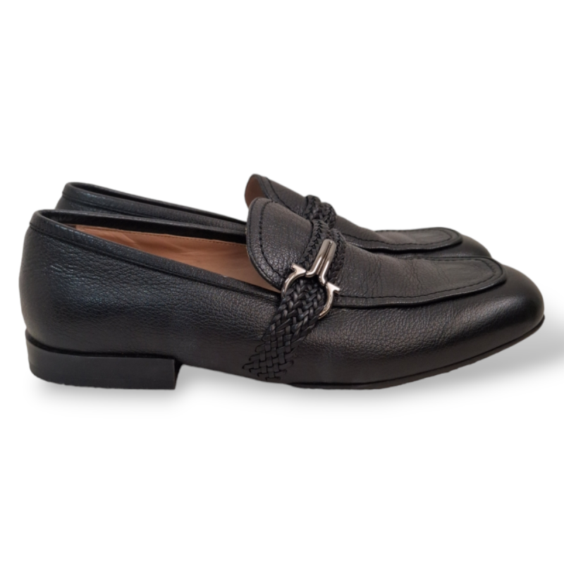 Sapato Salvatore Ferragamo Preto com Fivela e Tressê - 39 Sapato Salvatore Ferragamo Preto com Fivela e Tressê - 39