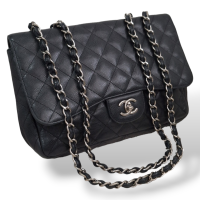 Bolsa Chanel Clássica Jumbo Single Flap Caviar Preta com Ferragens Prata