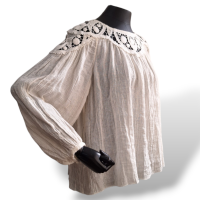Blusa Chloé Off White com babado Detalhes na Frente-36