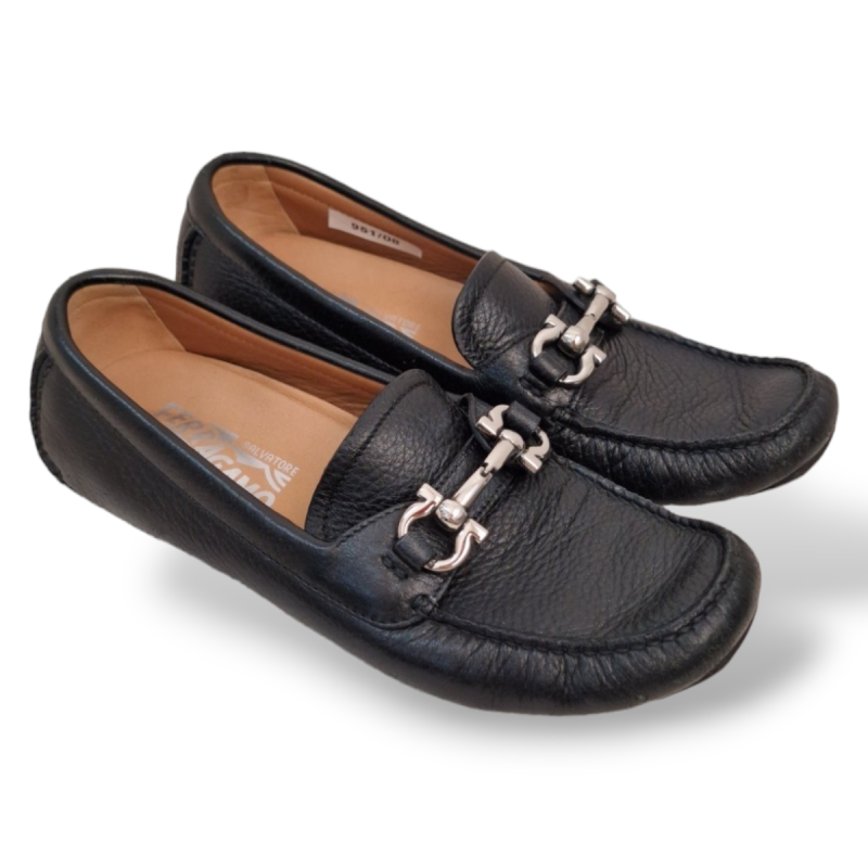 Mocassim Salvatore Ferragamo Preto com Fivela Prata - 34
