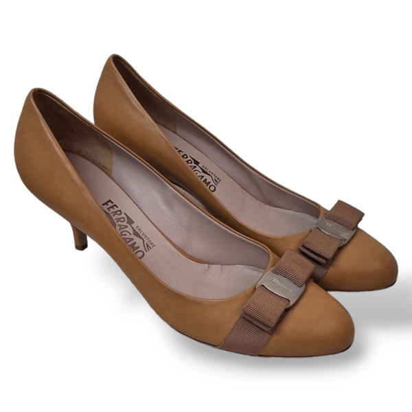 Scarpin Salvatore Ferragamo Couro Caramelo-39