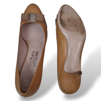 Scarpin Salvatore Ferragamo Couro Caramelo-39