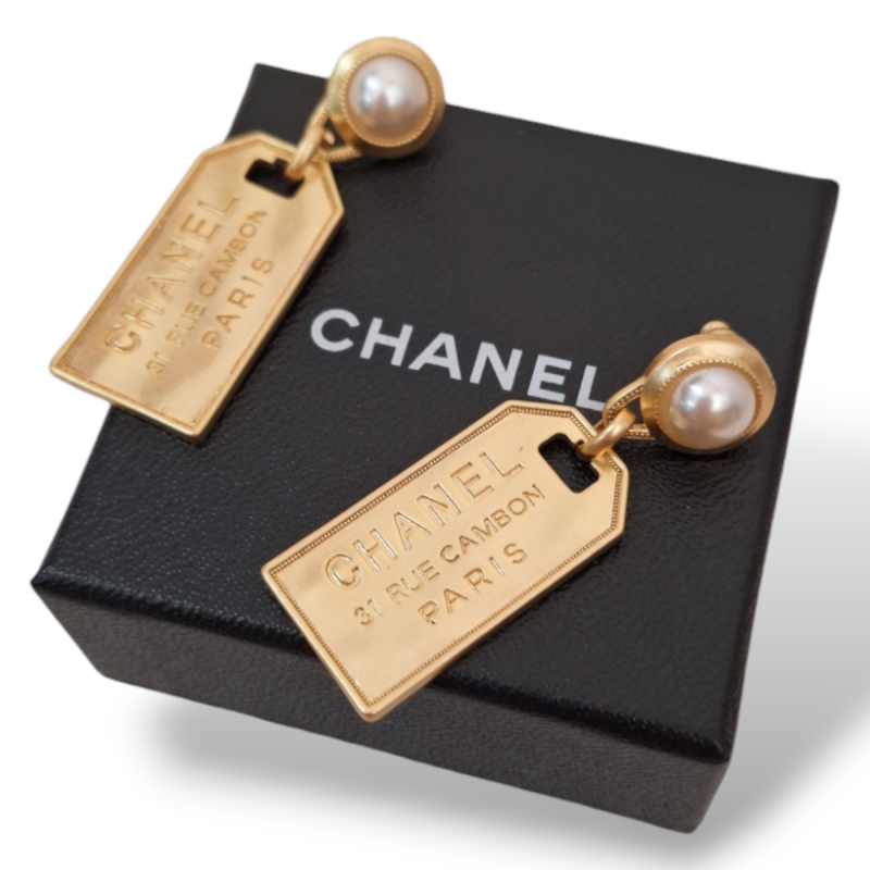 Brinco Chanel Dourado com Pérola