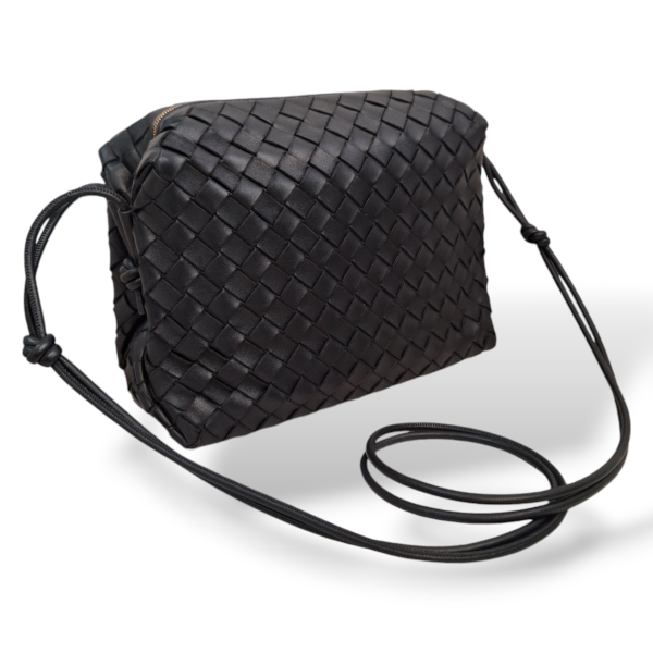 Bolsa Bottega Veneta Camera Loop Preta