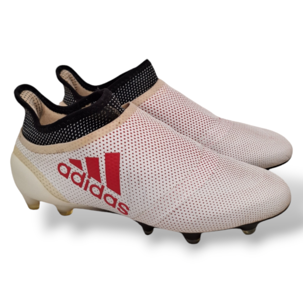 Chuteira Adidas branca e vermelha-37