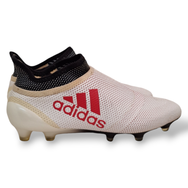 Chuteira Adidas branca e vermelha-37