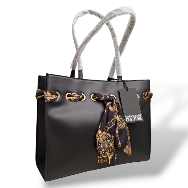 Bolsa Versace Preta com lenço  Bolsa Versace Preta com lenço