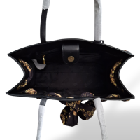 Bolsa Versace Preta com lenço 