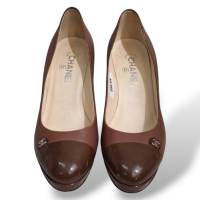 Scarpin Chanel Marrom com Biqueira em Verniz