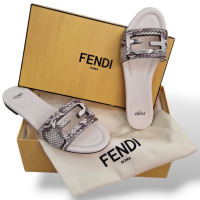 Rasteira Fendi FF Baguette-37