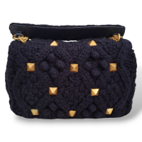 Bolsa Valentino Garavani em Cashmere Medium Roman Stud Azul Marinho