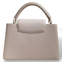 Bolsa Louis Vuitton Capucines BB Snow