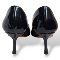 Scarpin Jimmy Choo Verniz Preto Fivela Dourada