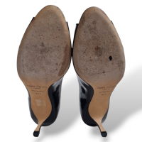 Scarpin Jimmy Choo Verniz Preto Fivela Dourada