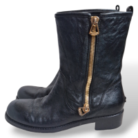 Bota Jimmy Choo Preta com Zíper Dourado-37