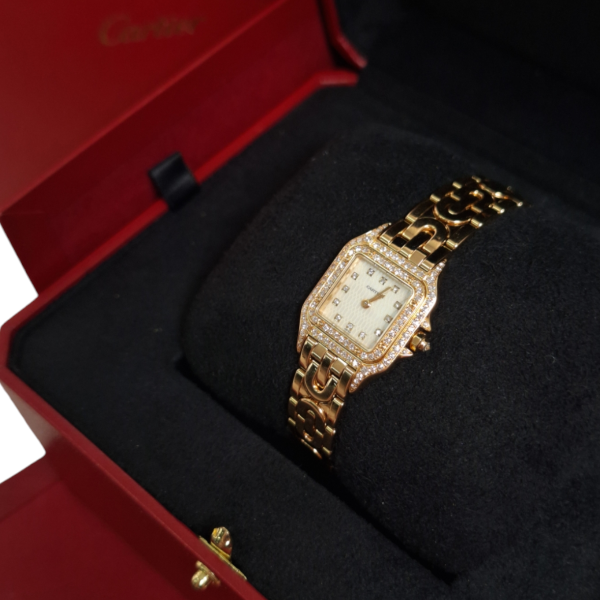 Relógio Cartier Panthère Mini em Ouro Amarelo e Brilhantes Relógio Cartier Panthère Mini em Ouro Amarelo e Brilhantes