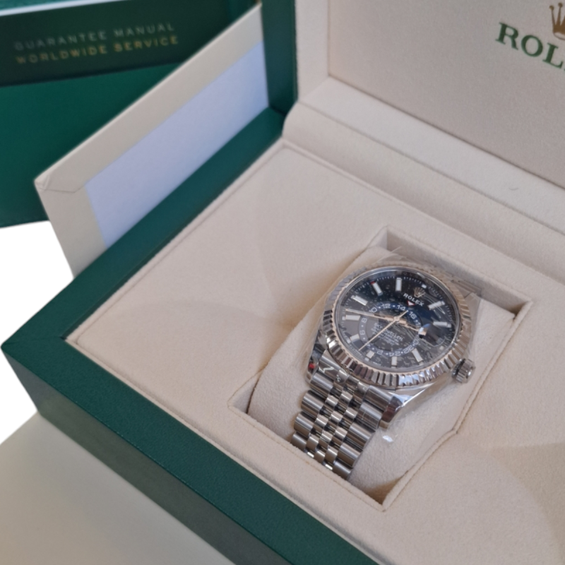 Relógio Rolex Sky-Dweller em Aço e Ouro Branco 42mm  Relógio Rolex Sky-Dweller em Aço e Ouro Branco 42mm