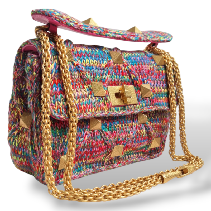 Bolsa Valentino Garavani Roman Stud em Tricot Colorido Bolsa Valentino Garavani Roman Stud em Tricot Colorido