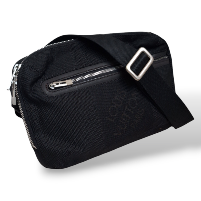 Pochete Louis Vuitton Preta