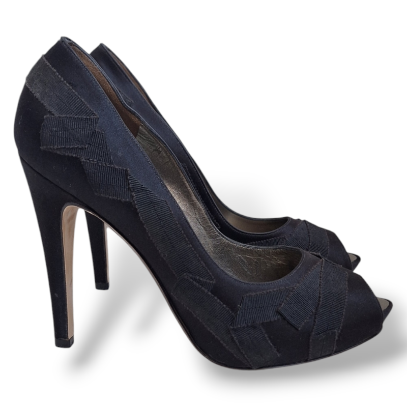 Peep Toe Salvatore Ferragamo Preto em Tecido