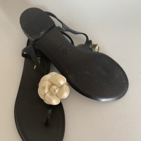 Rasteira Chanel Camélia Couro Preto