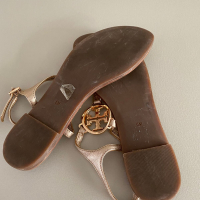 Rasteira Tory Burch Dourada 35