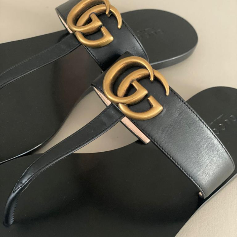 Rasteira Gucci de Tiras em Couro com Duplo G 38 - Nunca usada