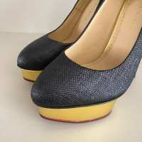 Salto Charlotte Olympia Preto com Dourado-38