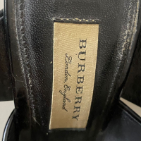 Sandália Burberry Couro Box Preto-35