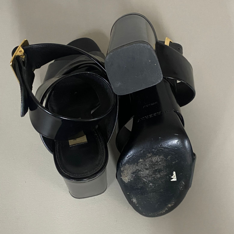 Sandália Burberry Couro Box Preto-35