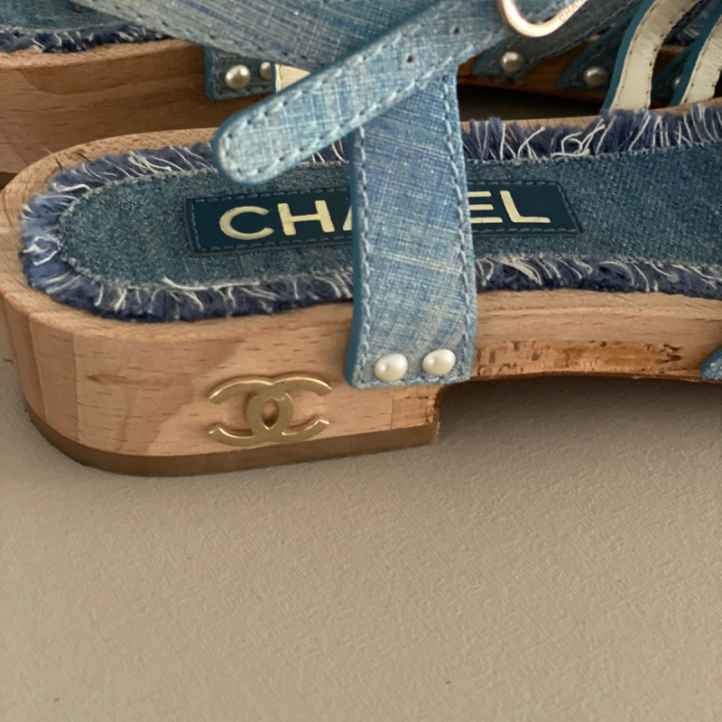 Sandália Chanel 2018 Cross Strap Wood Ankle Strap Slingback Sandália Chanel 2018 Cross Strap Wood Ankle Strap Slingback