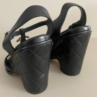 Sandália Chanel Wedge Matelassê Lambiskin Preta - 35