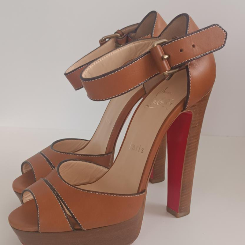 Sandália Christian Loubouitn Couro Caramelo - 36