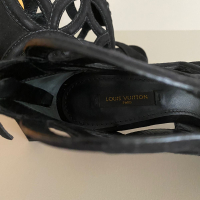 Sandália Louis Vuitton Logo Vazado Suede Preta - 35