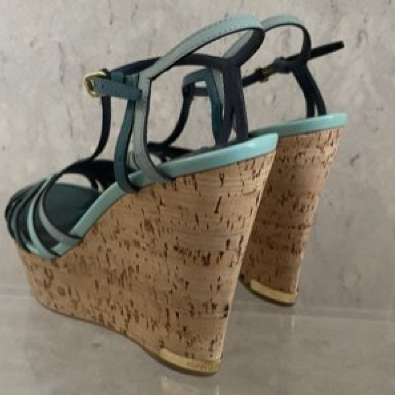 Sandália Louis Vuitton Verniz em Tons de Verde - 34 Sandália Louis Vuitton Verniz em Tons de Verde - 34