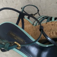 Sandália Louis Vuitton Verniz em Tons de Verde - 34
