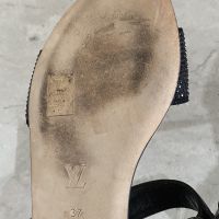 Sandália Louis Vuitton Preta Pedraria