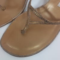 Sandália Manolo Blahnik Dourado - 38