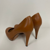 Scarpin Gucci Couro Caramelo-36