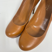 Scarpin Gucci Couro Caramelo-36