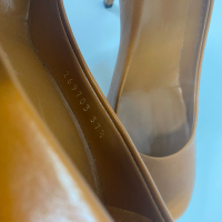 Scarpin Gucci Couro Caramelo-36