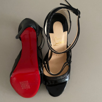 Peep Toe Christian Louboutin Verniz Preto-36